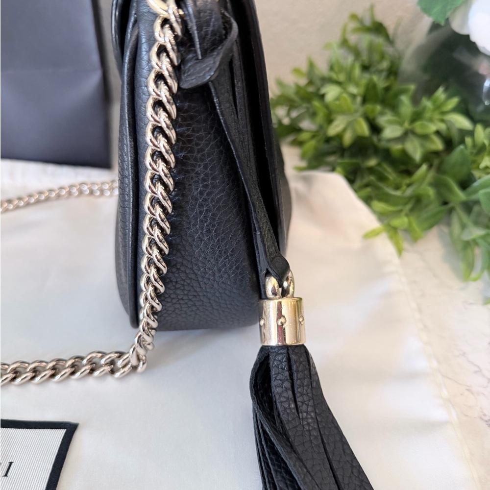 Gucci Soho Crossbody with Chain Strap - Picture 4 of 16
